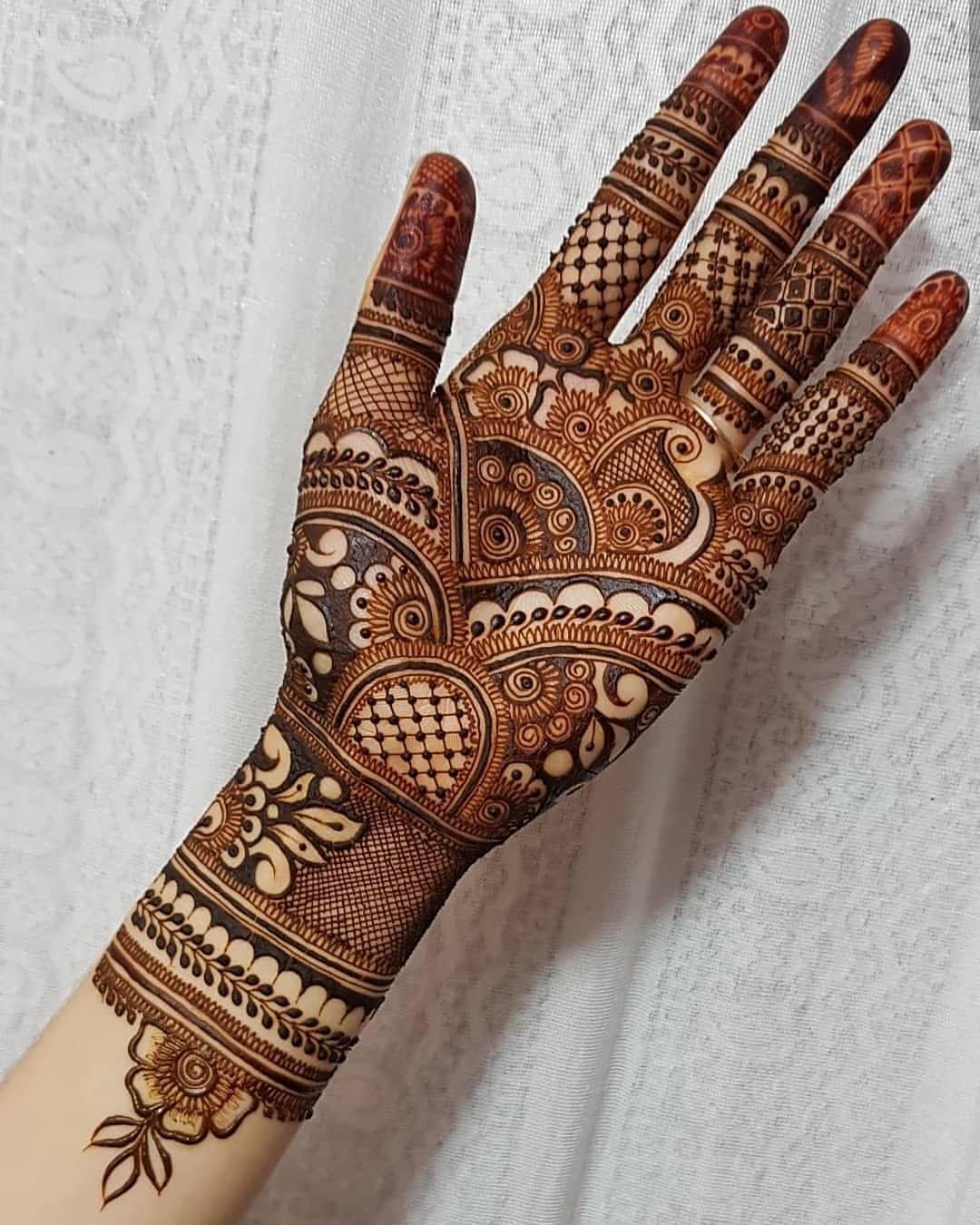 Beautiful Latest Motif Mehndi Design
