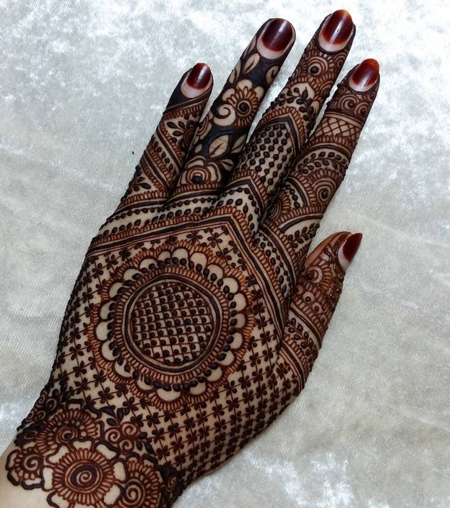 Heavily Checkered Back Hand Mehndi Design