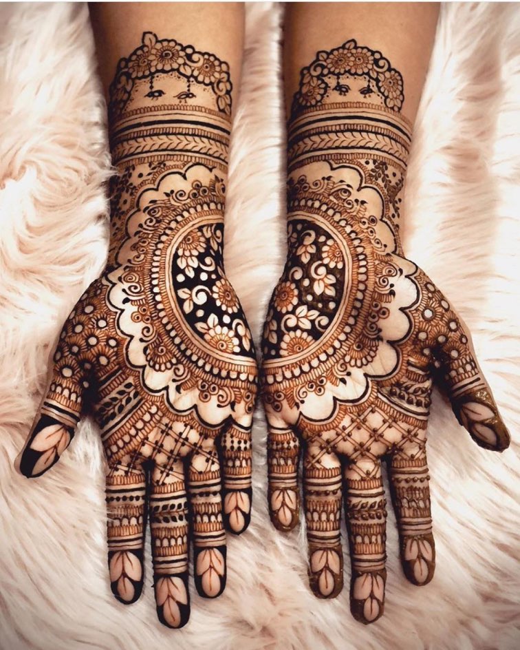 Intricate Arabic Mehndi Design