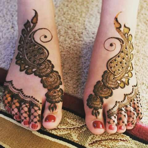 Simple Arabic Mehandi Designs on Legs