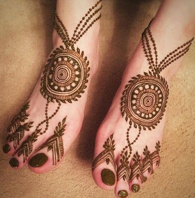 Simple Arabic Mehndi Design for Feet